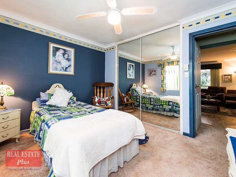 3 Harcourt Place, Bellevue WA 6056