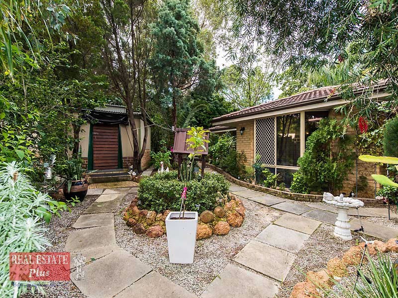 3 Harcourt Place, Bellevue WA 6056