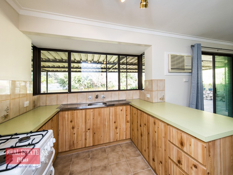 4 Banner Place, Swan View WA 6056