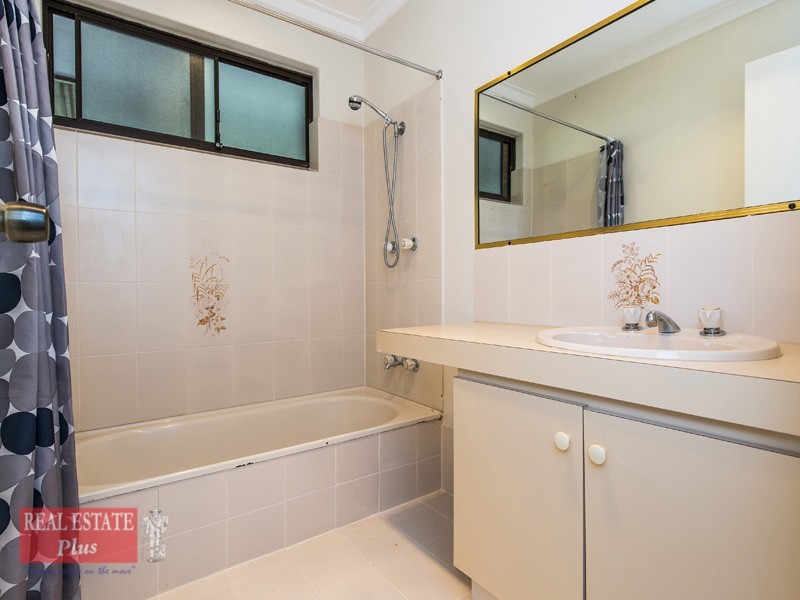 4 Banner Place, Swan View WA 6056