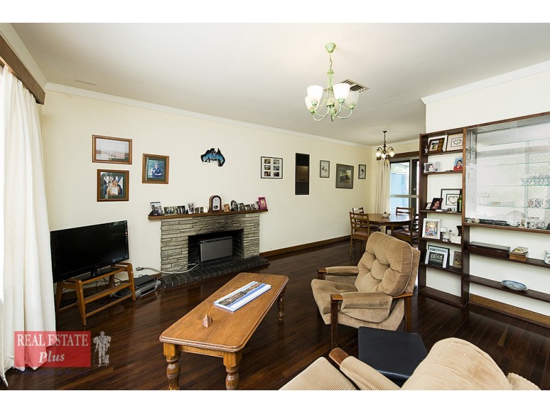 11 Linthorn Crescent, Greenmount WA 6056