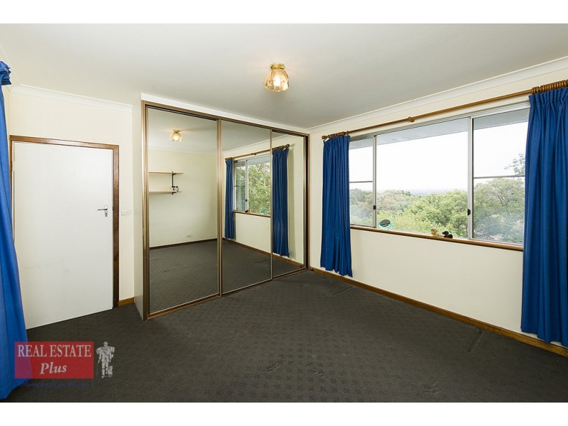 11 Linthorn Crescent, Greenmount WA 6056