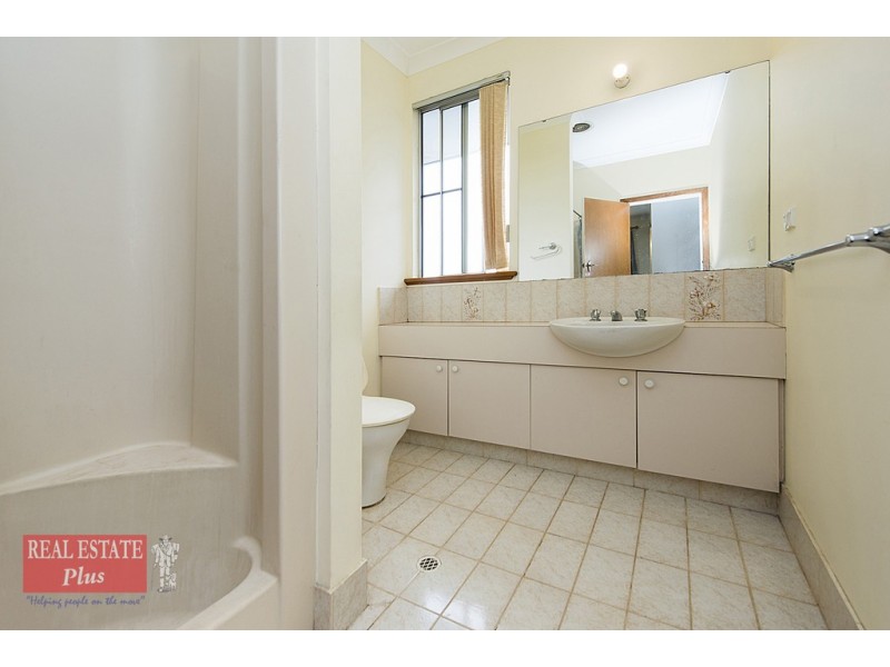 11 Linthorn Crescent, Greenmount WA 6056