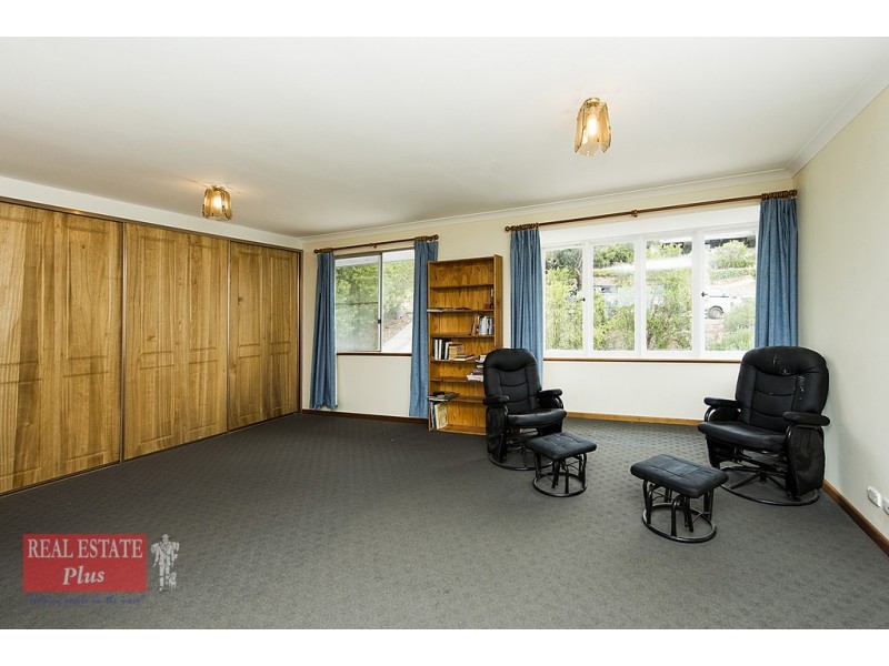 11 Linthorn Crescent, Greenmount WA 6056