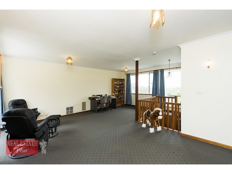 11 Linthorn Crescent, Greenmount WA 6056