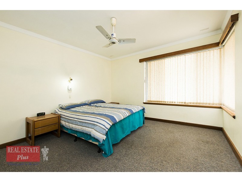 11 Linthorn Crescent, Greenmount WA 6056