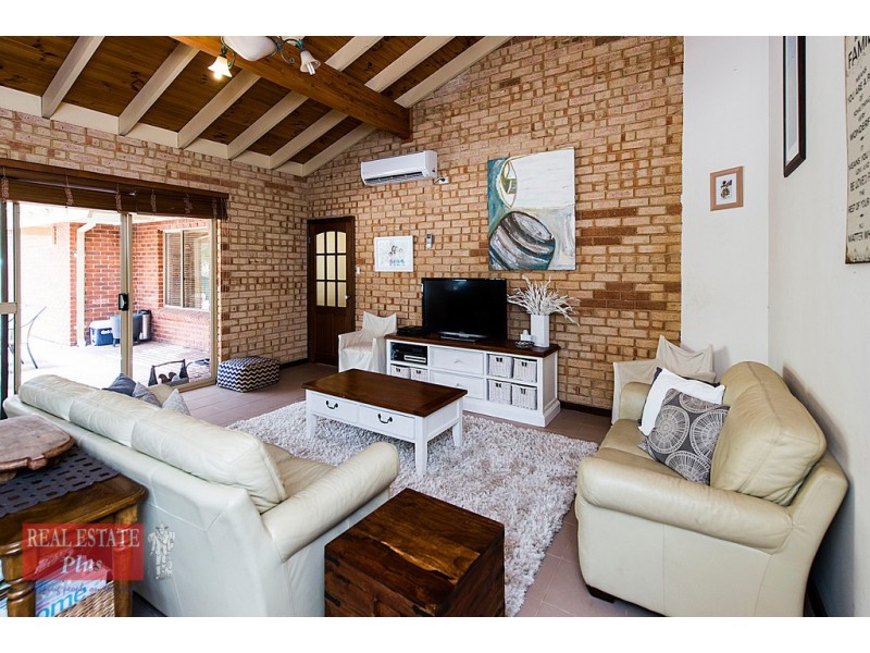 7 Hawkvalley Crescent, Maida Vale WA 6057