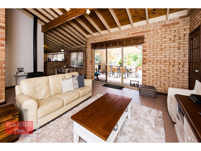 7 Hawkvalley Crescent, Maida Vale WA 6057