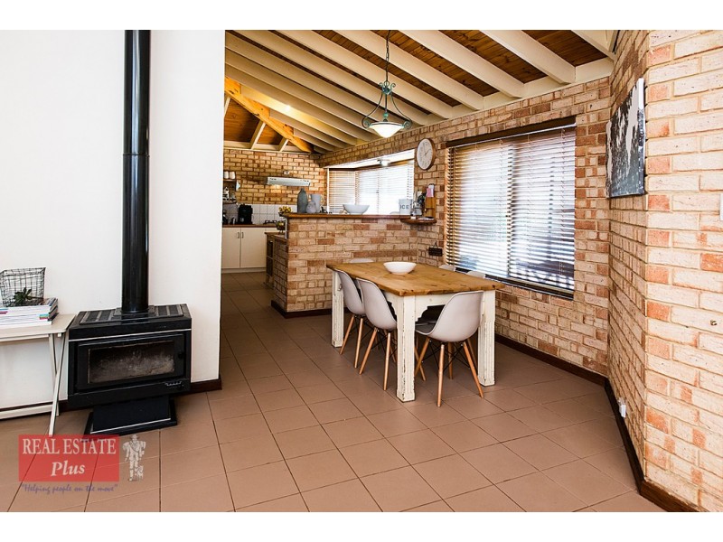 7 Hawkvalley Crescent, Maida Vale WA 6057