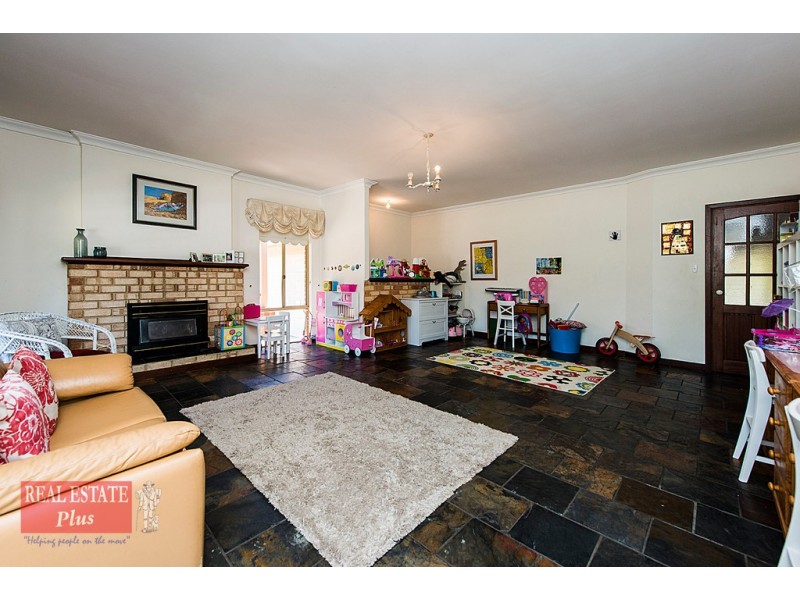 7 Hawkvalley Crescent, Maida Vale WA 6057