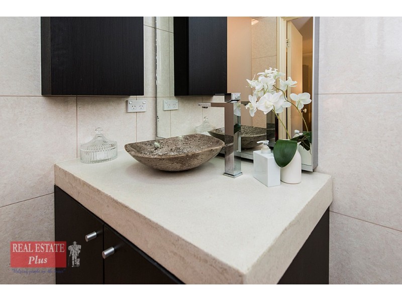 7 Hawkvalley Crescent, Maida Vale WA 6057