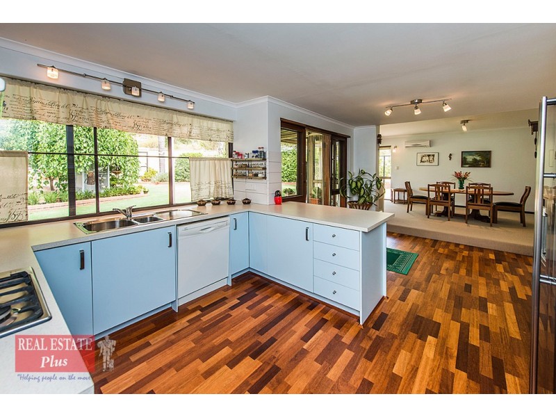 29 Pagnell Way, Swan View WA 6056