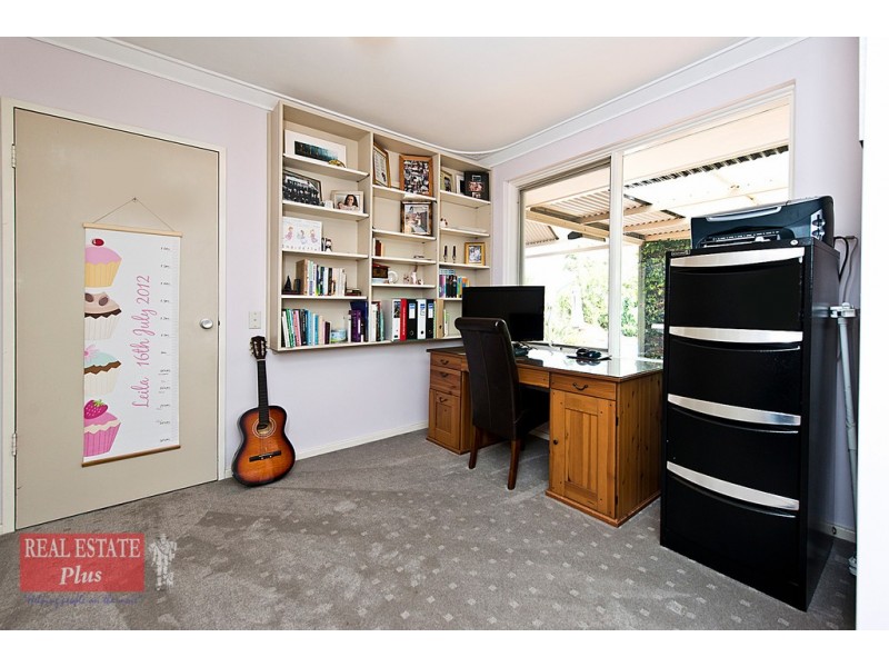 7 Russell Road, Greenmount WA 6056