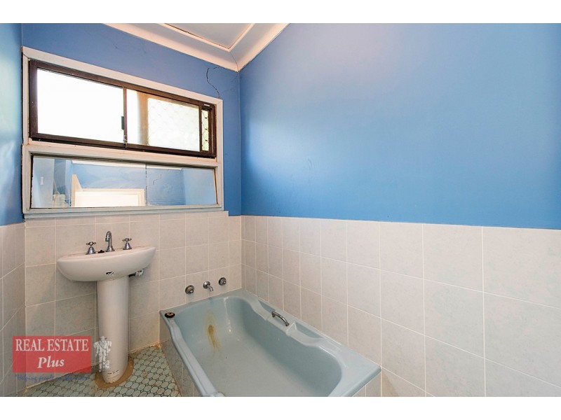 7 Avon Crescent, Viveash WA 6056