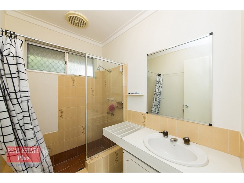 4 Ellesmere Road, Swan View WA 6056