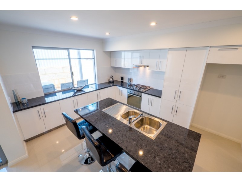 Unit 10,39 Edinburgh Road, Forrestfield WA 6058