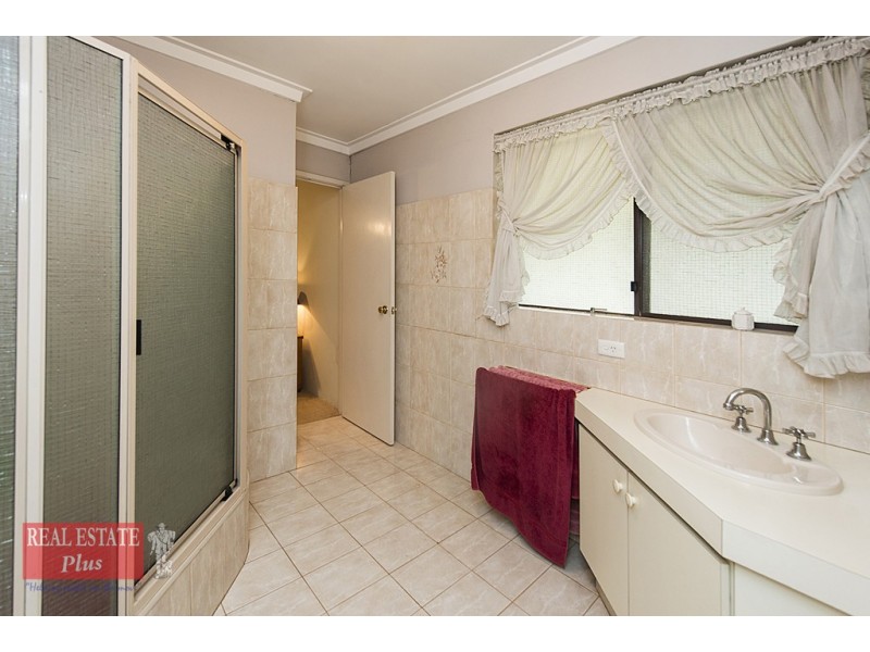 14 Roberts Place, Greenmount WA 6056