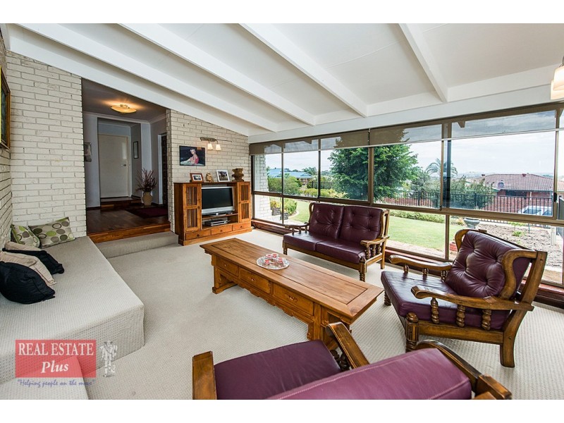 29 Pagnell Way, Swan View WA 6056