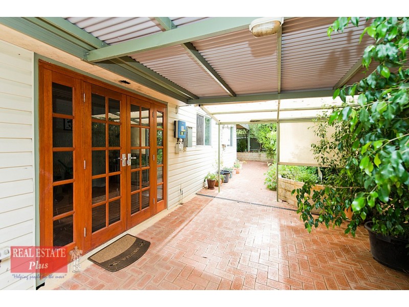 24 Hanley Street, Stoneville WA 6081