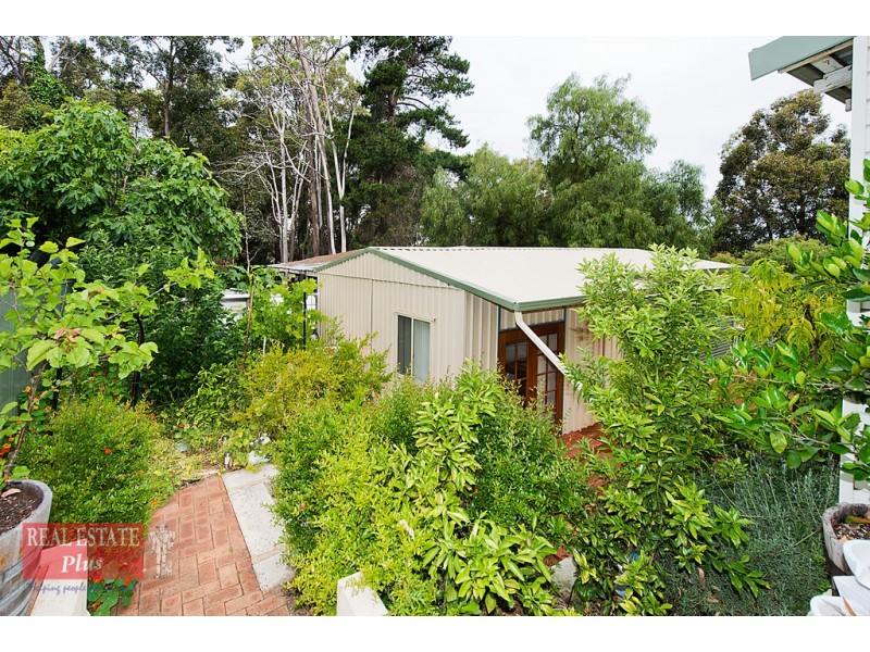 24 Hanley Street, Stoneville WA 6081