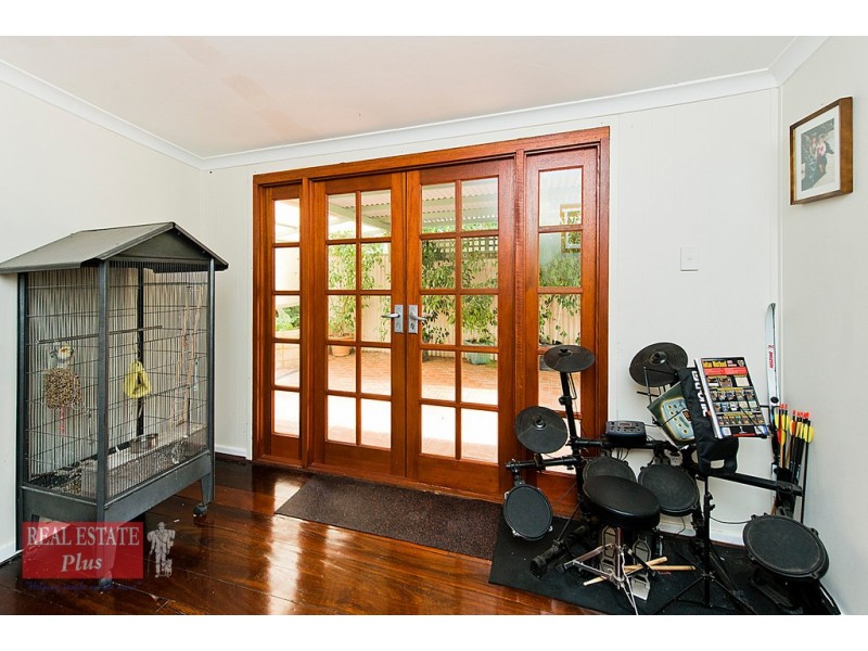 24 Hanley Street, Stoneville WA 6081