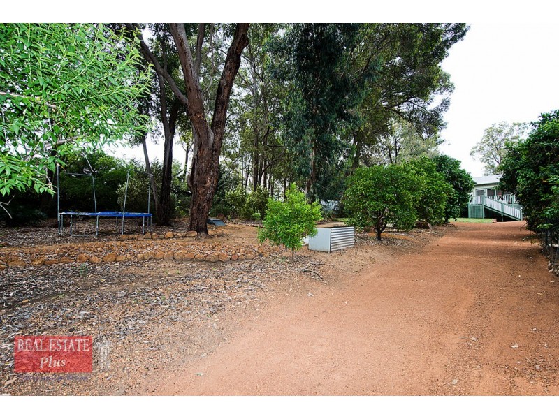 24 Hanley Street, Stoneville WA 6081