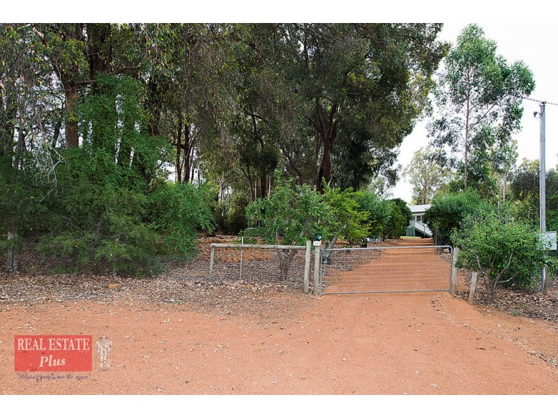 24 Hanley Street, Stoneville WA 6081