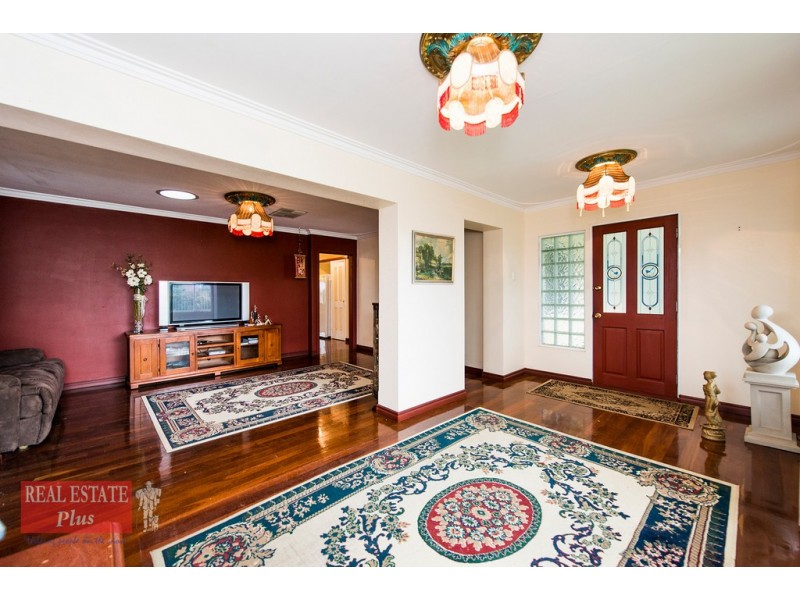 17 Bladon Way, Swan View WA 6056