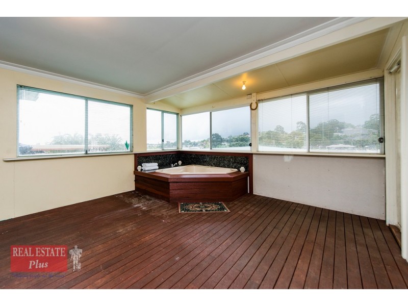 17 Bladon Way, Swan View WA 6056
