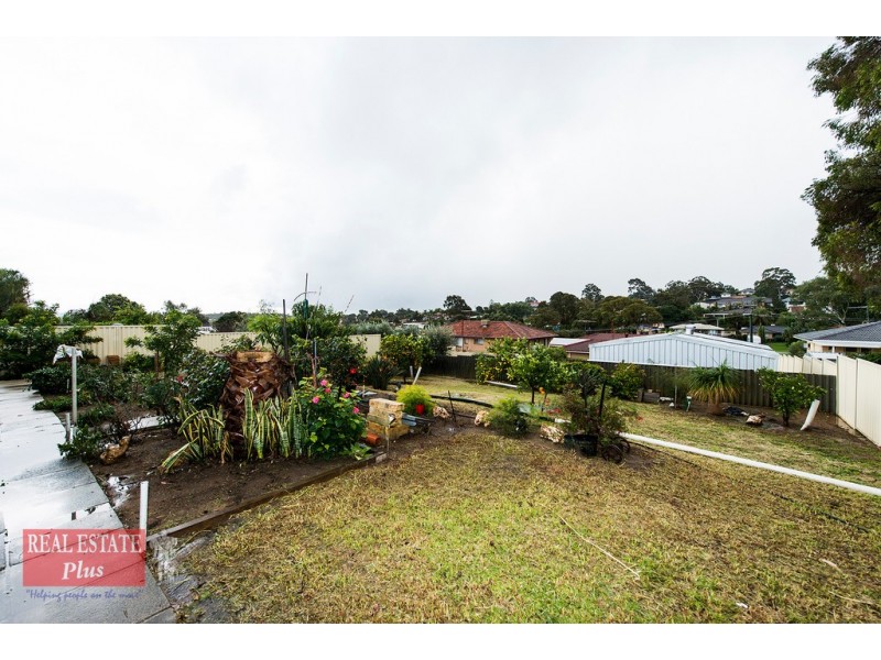 17 Bladon Way, Swan View WA 6056