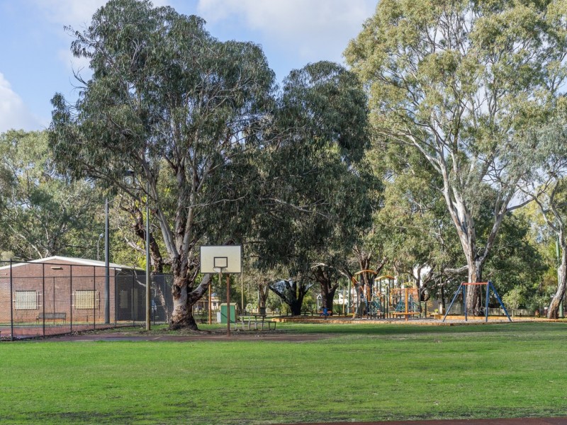 17 James Avenue, Hazelmere WA 6055