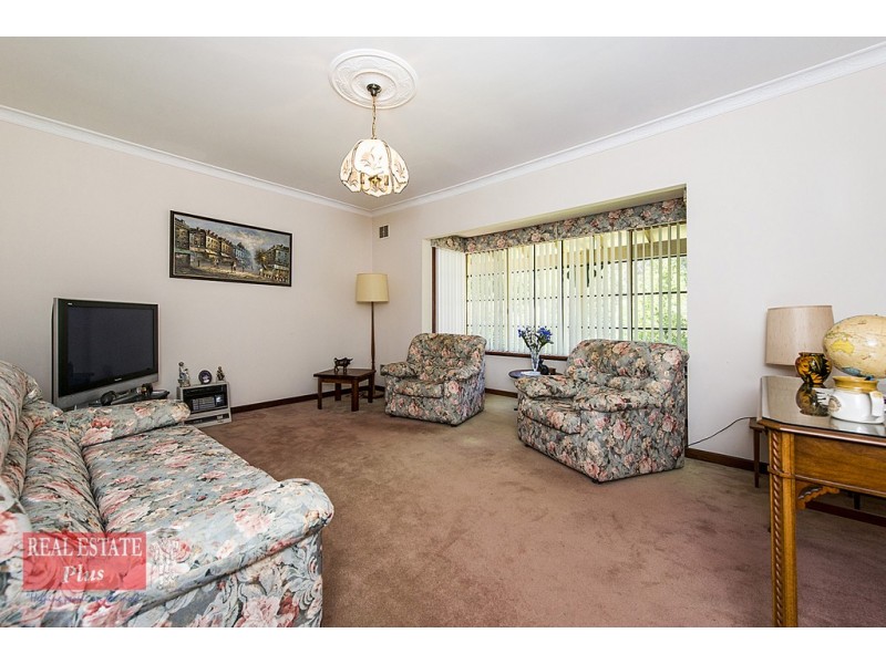 12 Damascus Drive, Greenmount WA 6056