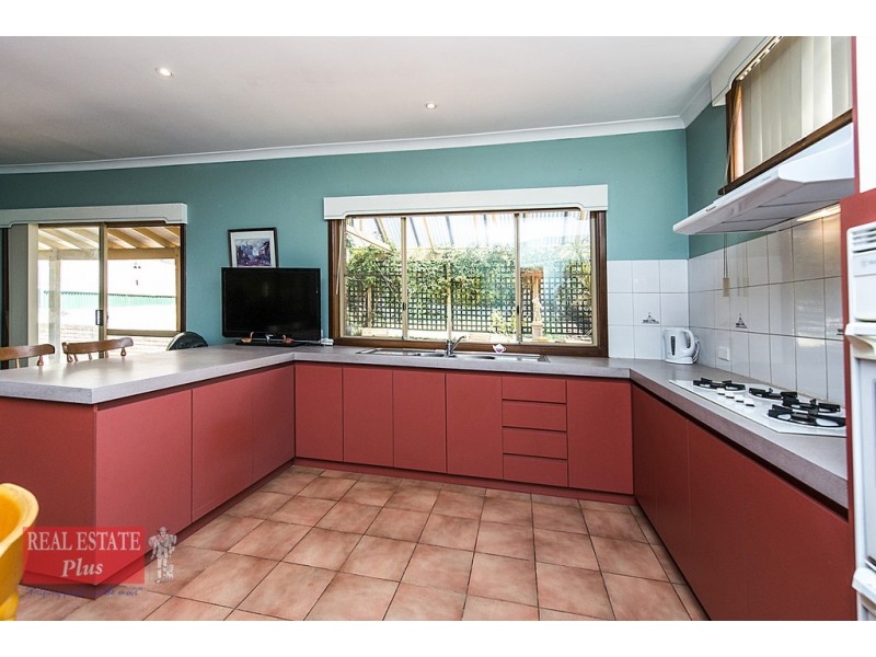 12 Damascus Drive, Greenmount WA 6056