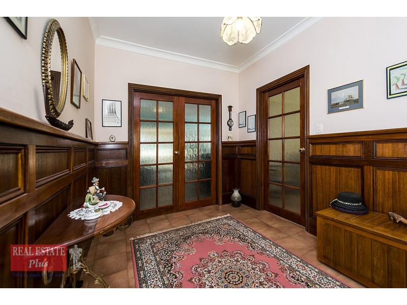 12 Damascus Drive, Greenmount WA 6056