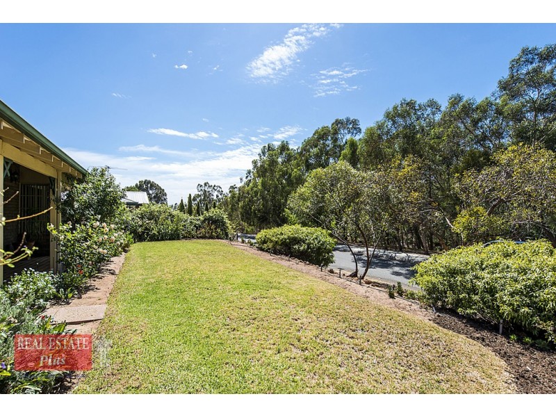 12 Damascus Drive, Greenmount WA 6056