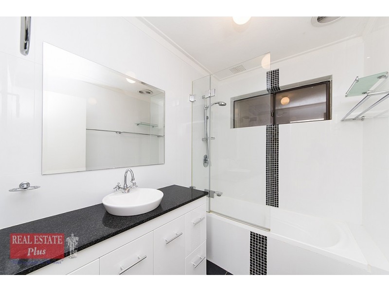 35 Tamarine Way, Swan View WA 6056