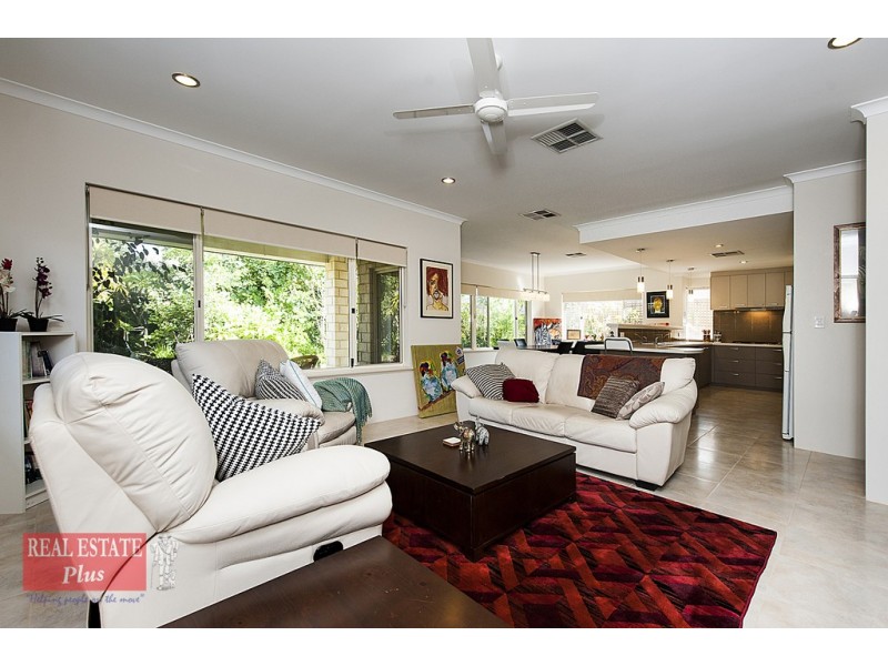 16 Mangosteen Drive, Forrestfield WA 6058
