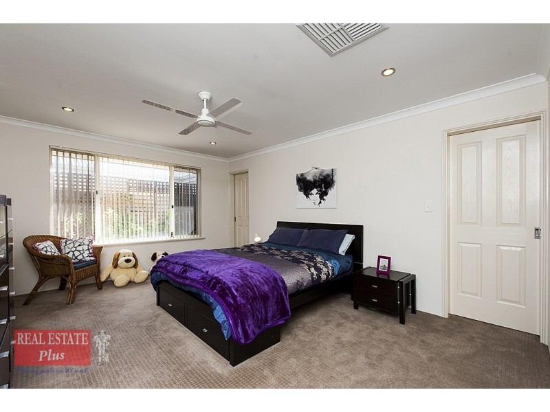 16 Mangosteen Drive, Forrestfield WA 6058