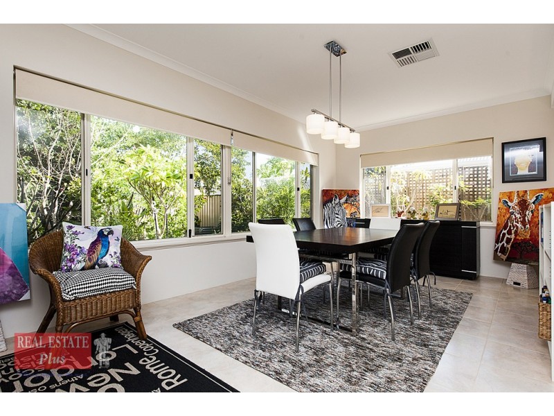 16 Mangosteen Drive, Forrestfield WA 6058