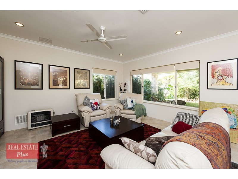 16 Mangosteen Drive, Forrestfield WA 6058