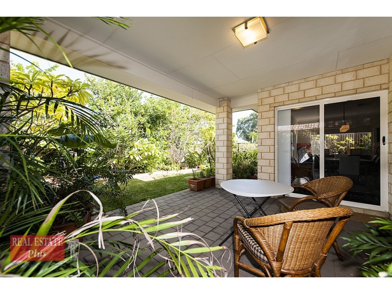 16 Mangosteen Drive, Forrestfield WA 6058