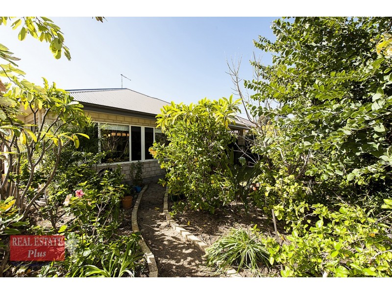 16 Mangosteen Drive, Forrestfield WA 6058