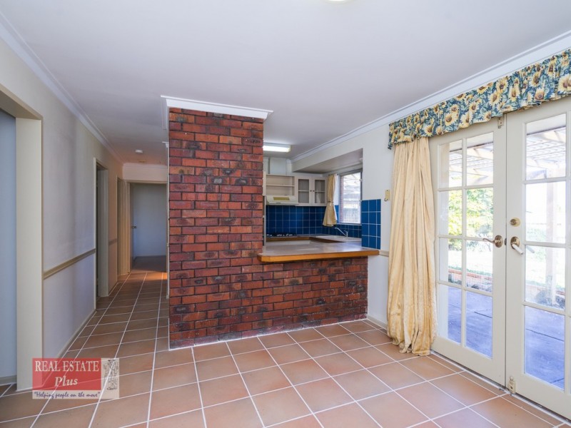 10 Tamarine Way, Swan View WA 6056