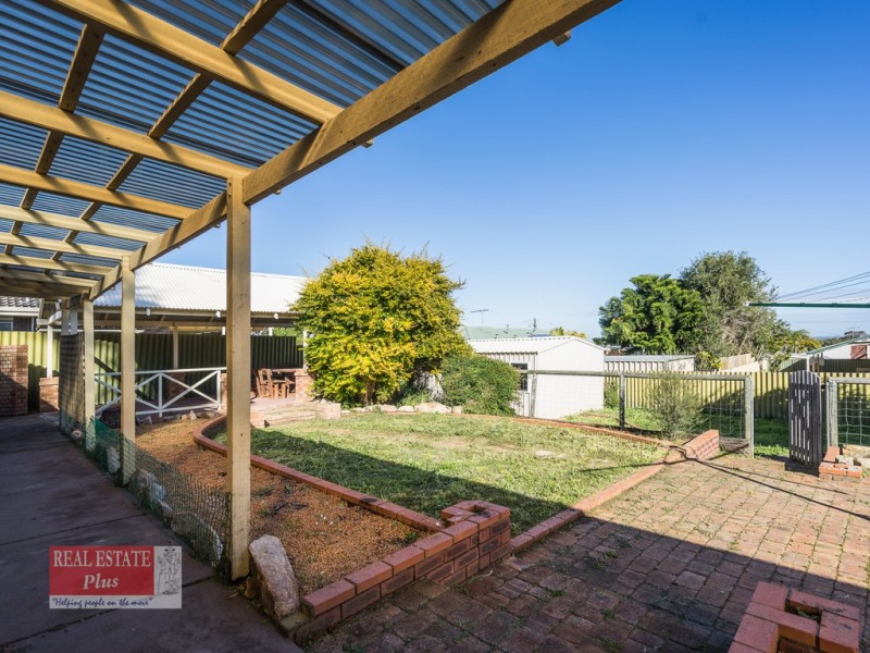 10 Tamarine Way, Swan View WA 6056