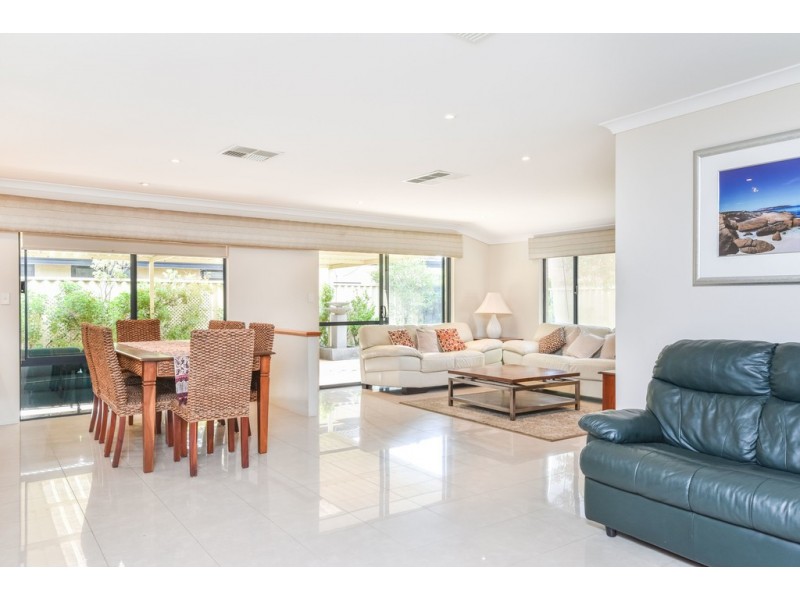 16 Bartlett Way, Canning Vale WA 6155