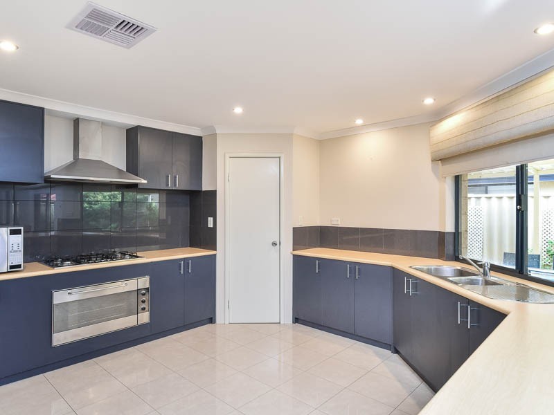 16 Bartlett Way, Canning Vale WA 6155