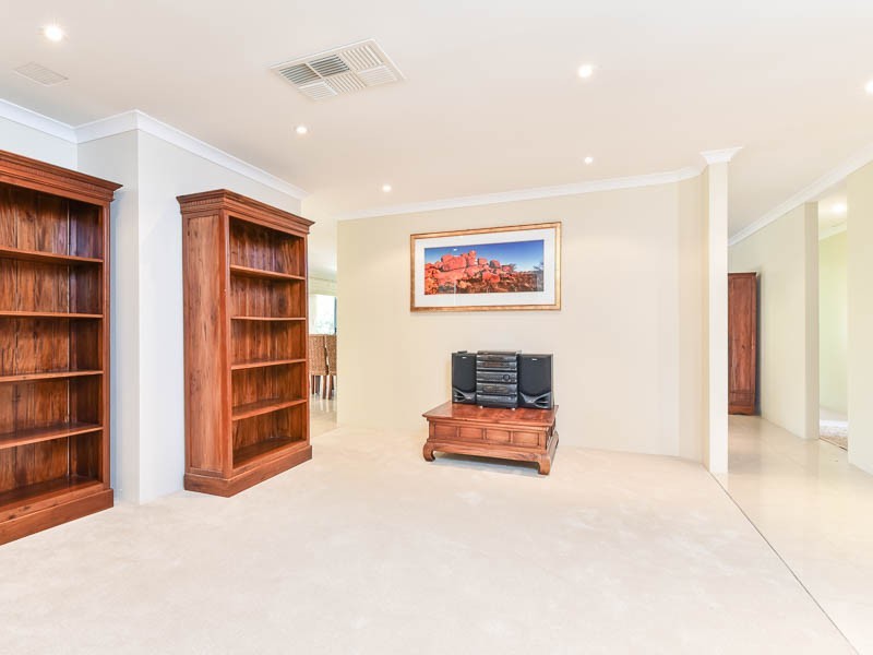 16 Bartlett Way, Canning Vale WA 6155