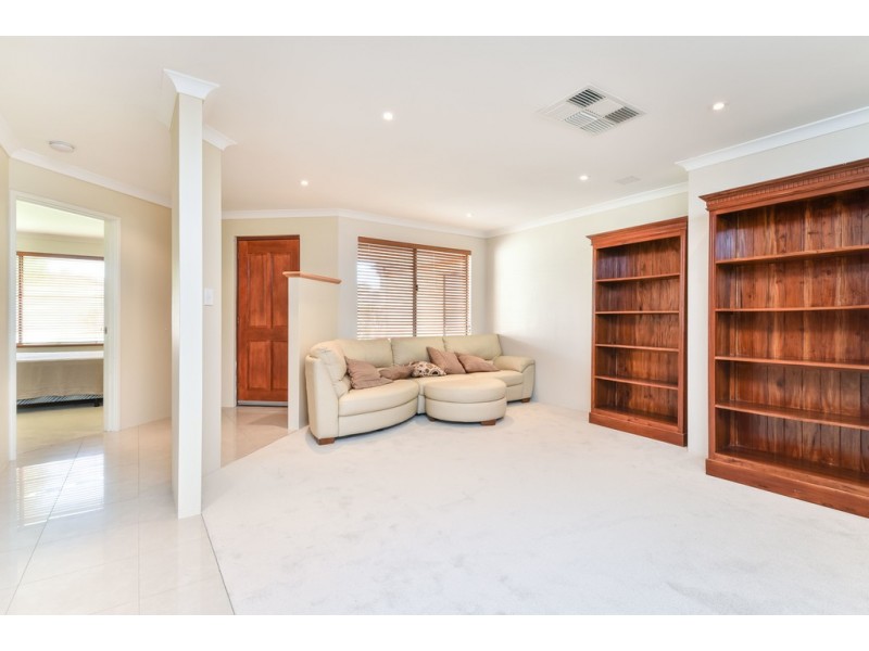 16 Bartlett Way, Canning Vale WA 6155