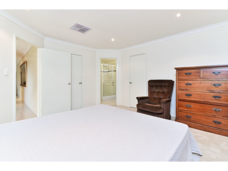 16 Bartlett Way, Canning Vale WA 6155