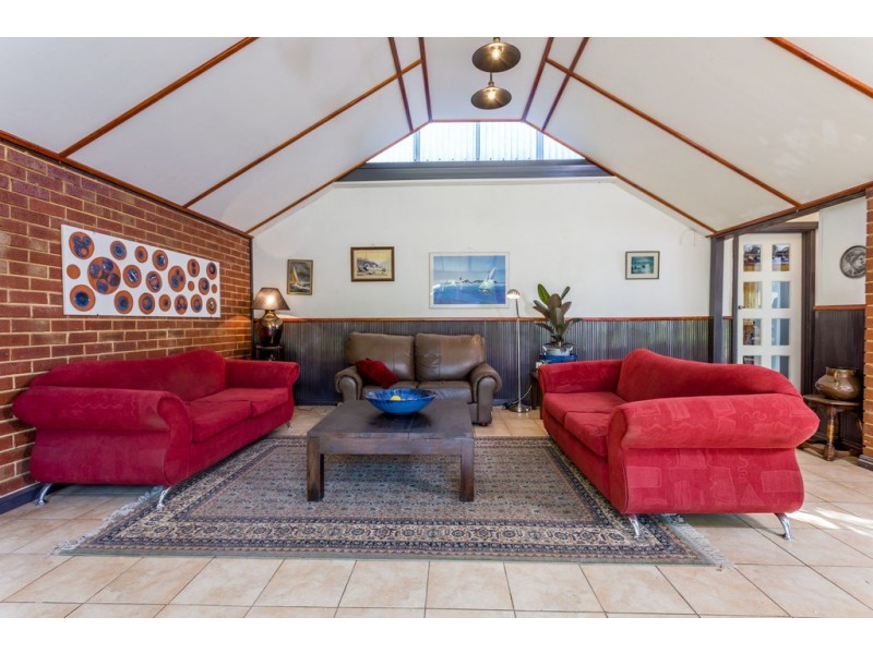 2 Windoo Place, Koongamia WA 6056